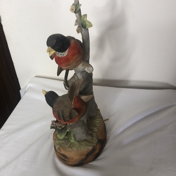 Vintage 1981 royal crown windable porcelain music box​ - Picture 2 of 7